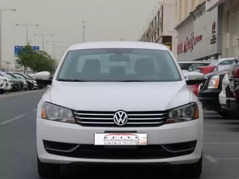 Utilisé Volkswagen Passat À vendre au Doha #6710 - 1  image 